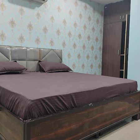 Shree Ji Hotel Greater Noida Exterior photo