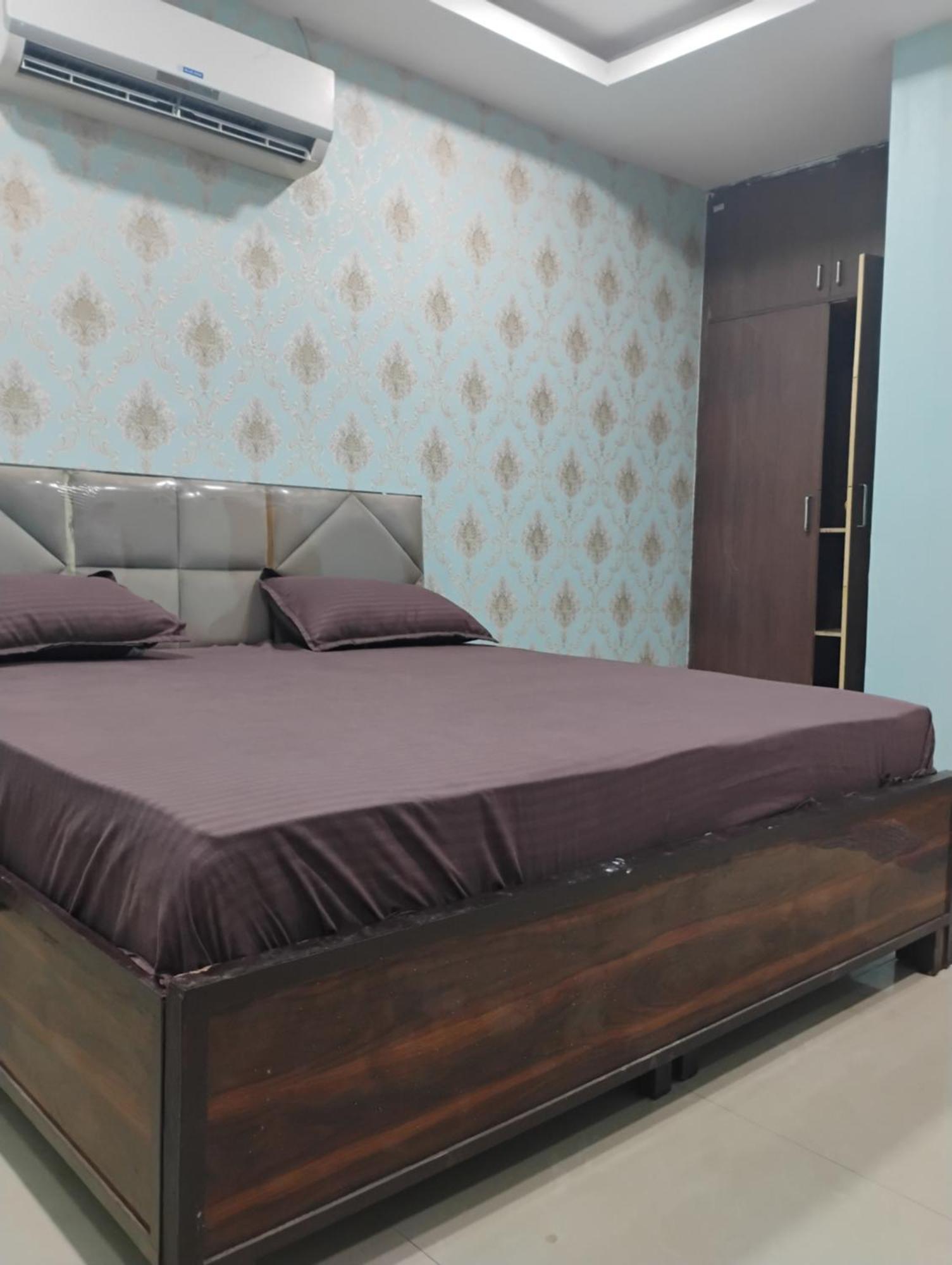 Shree Ji Hotel Greater Noida Exterior photo